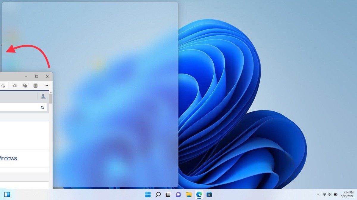 Split Windows 11 screen by dragging a window