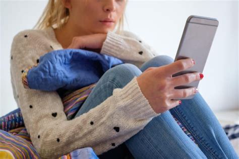 Smartphone App Addiction: Overcoming Excessive App Usage – Problem and Solution